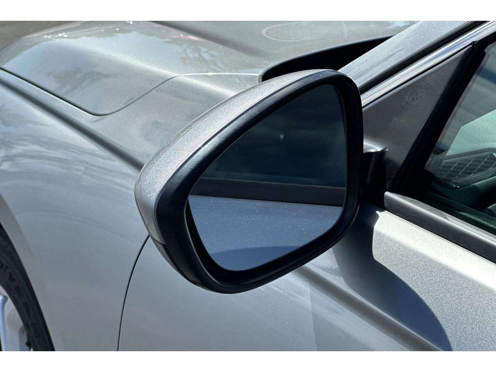 Used 2024 Solar Silver Metallic Honda LX image 11