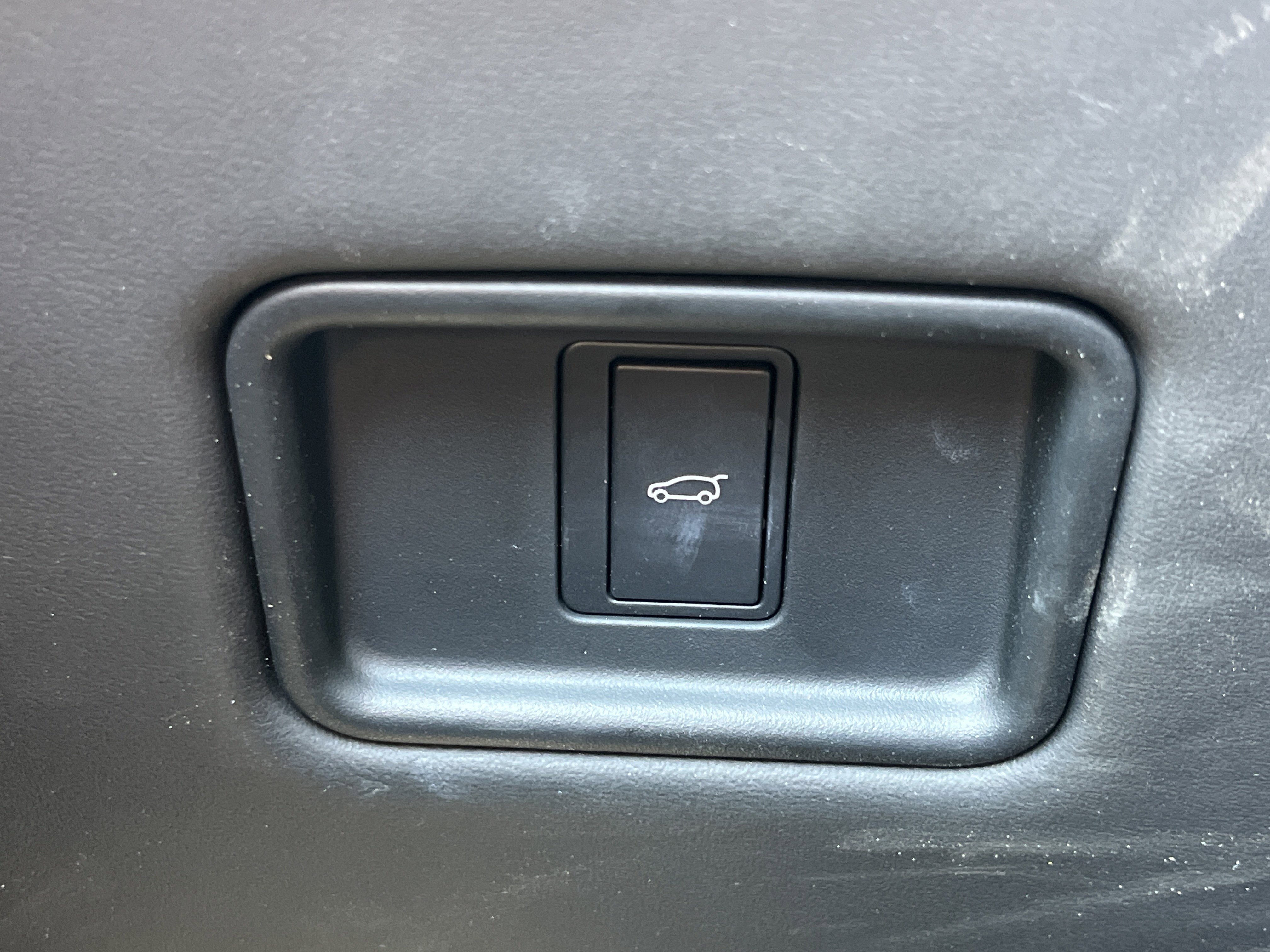 Used 2024 Fuji White Land Rover Dynamic SE image 11