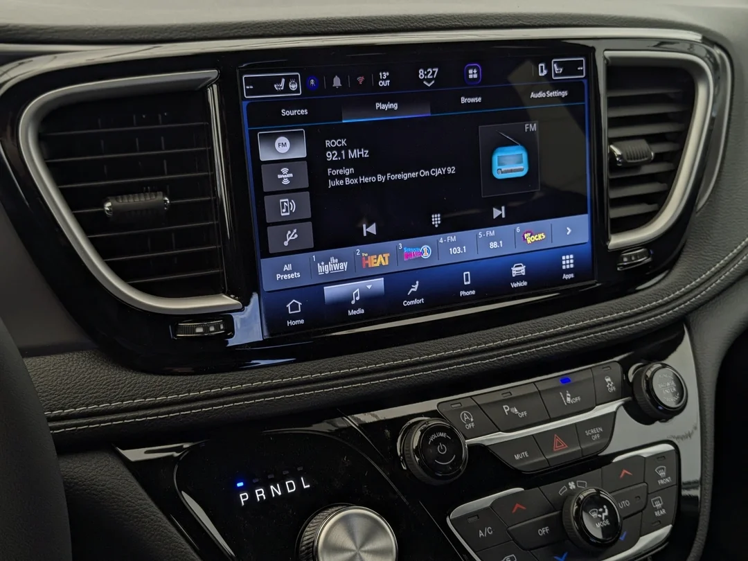 New 2026 Black Chrysler Select - - FWD - 360 Camera - FAV Edition - Power Liftgate - Remote Start & More! image 21