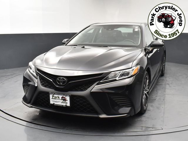 Used 2019 Toyota Camry SE with VIN 4T1B11HKXKU190222 for sale in Burnsville, Minnesota