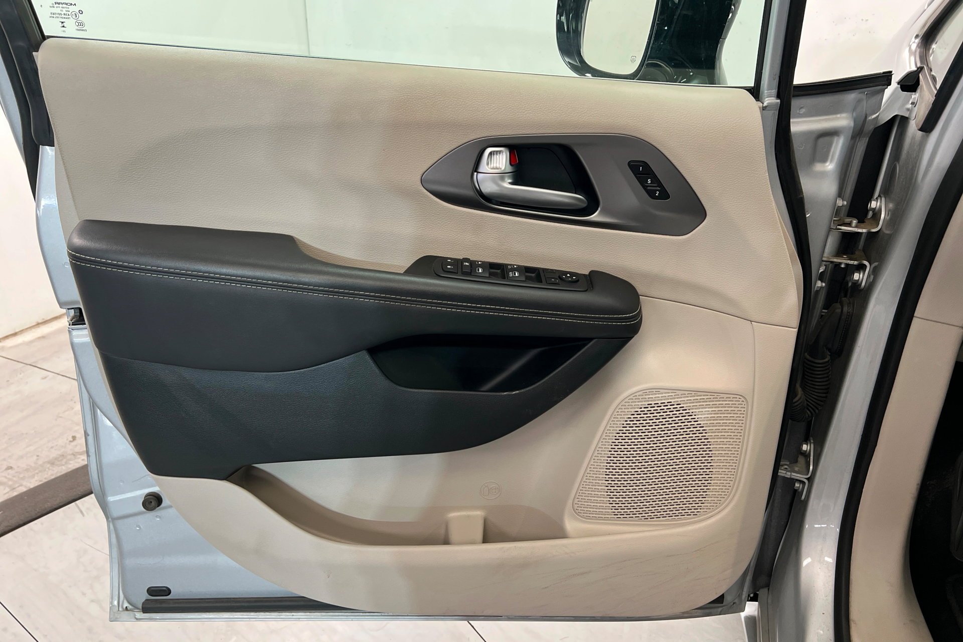 2024 Chrysler Pacifica Touring L - Photo 15