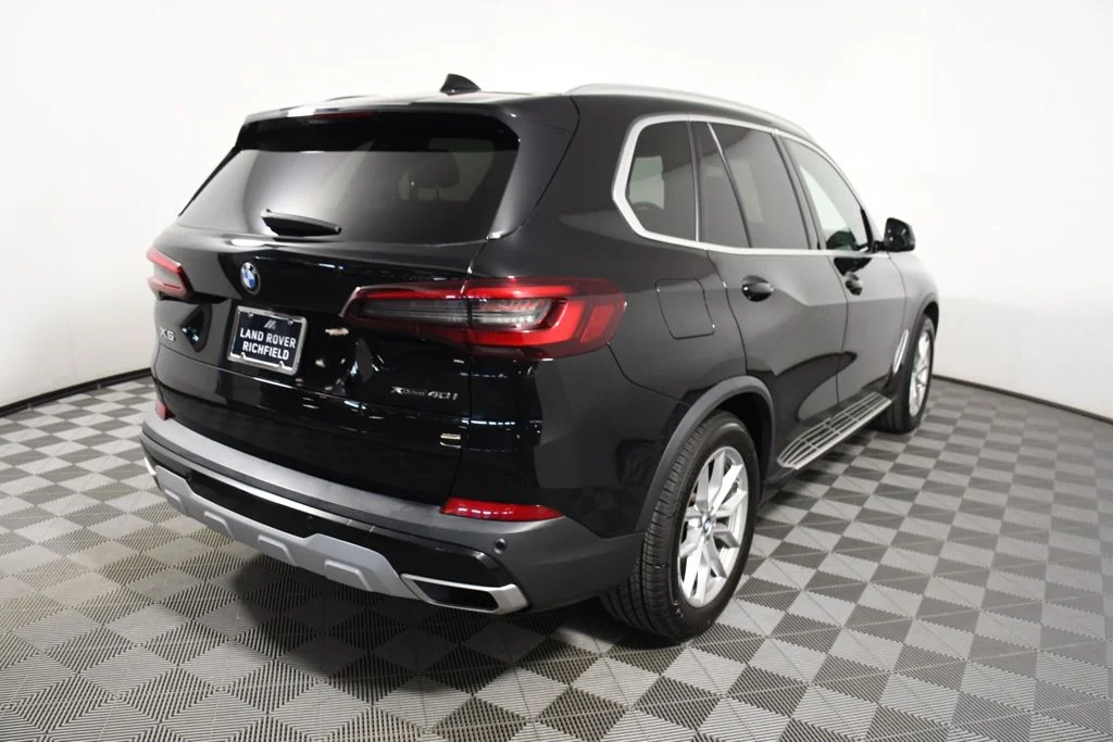 Used 2021 Jet Black BMW xDrive40i image 6