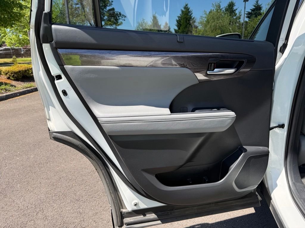 Used 2021 Blizzard Pearl Toyota Platinum image 22
