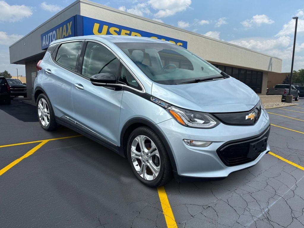 Used 2017 Includes (TUS) Black grille. Chevrolet LT image 4