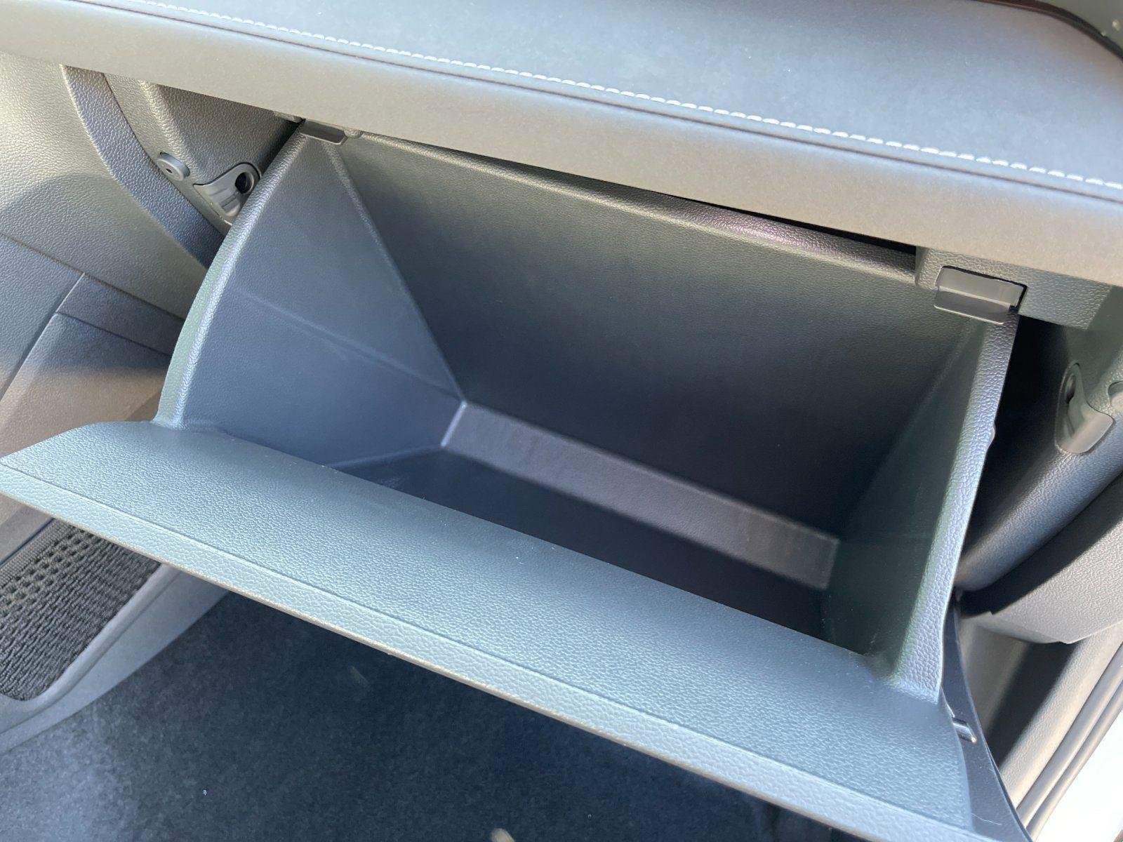 New 2026 Monument Gray w/Deep Black Roof Volkswagen SE Black image 40