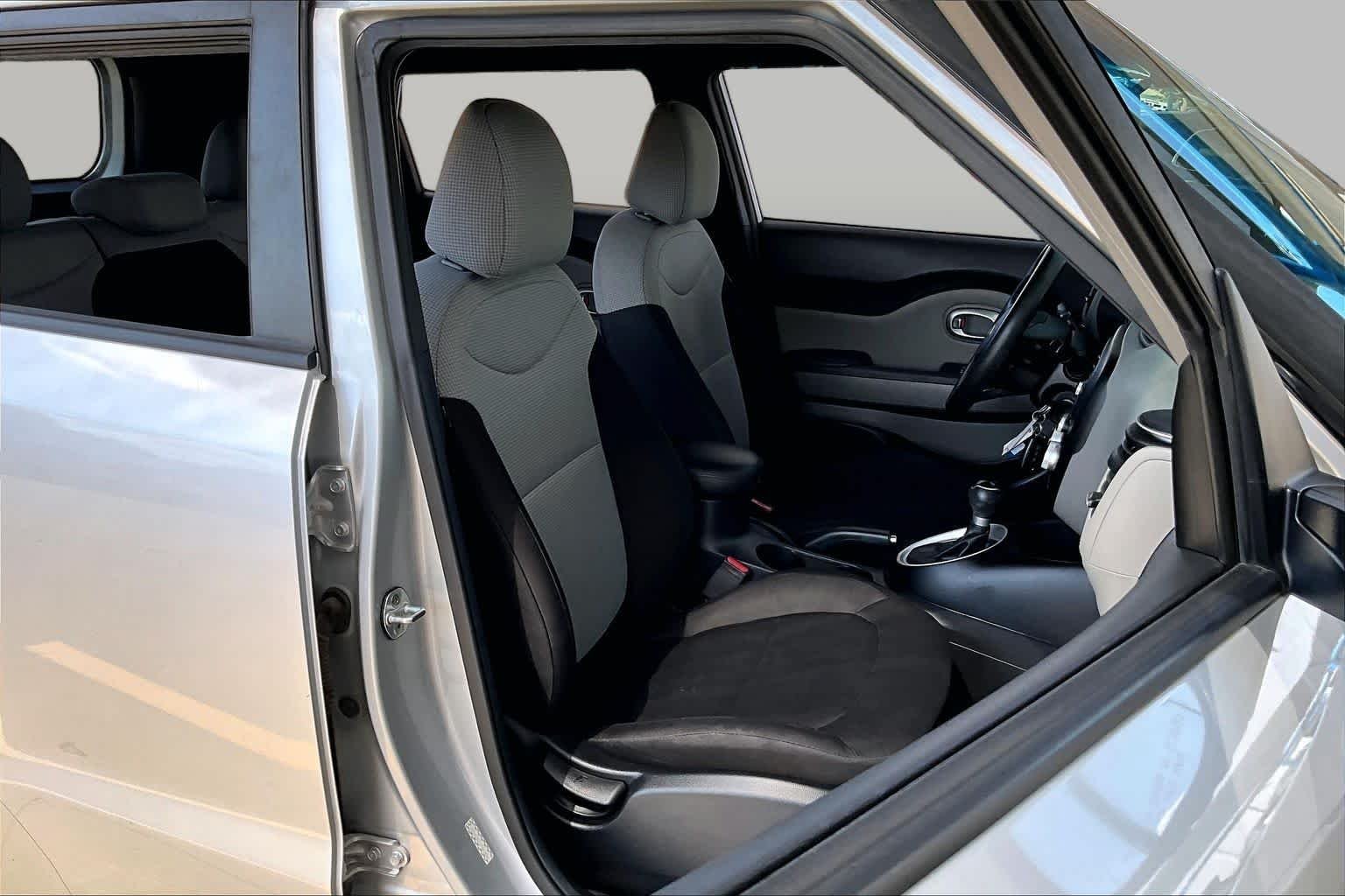 Used 2017 Bright Silver Kia Base image 9