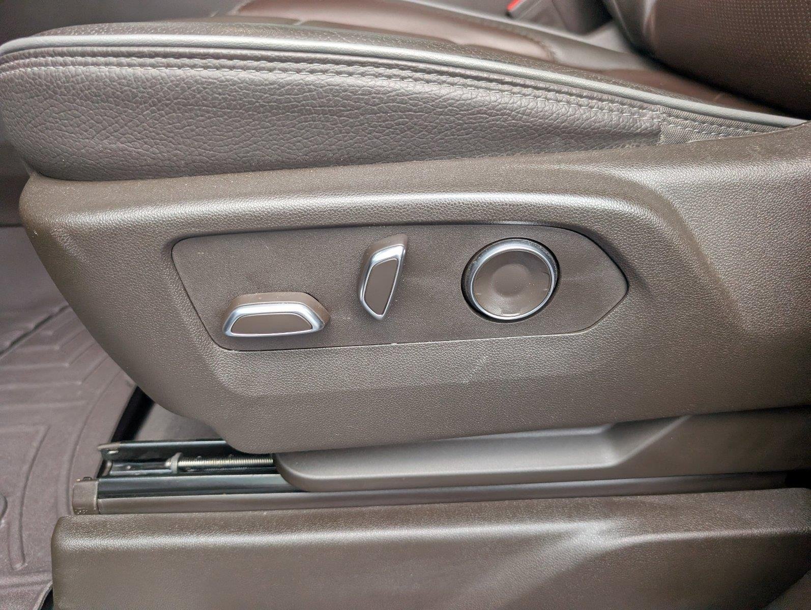 Used 2025 Onyx Black GMC Denali image 17
