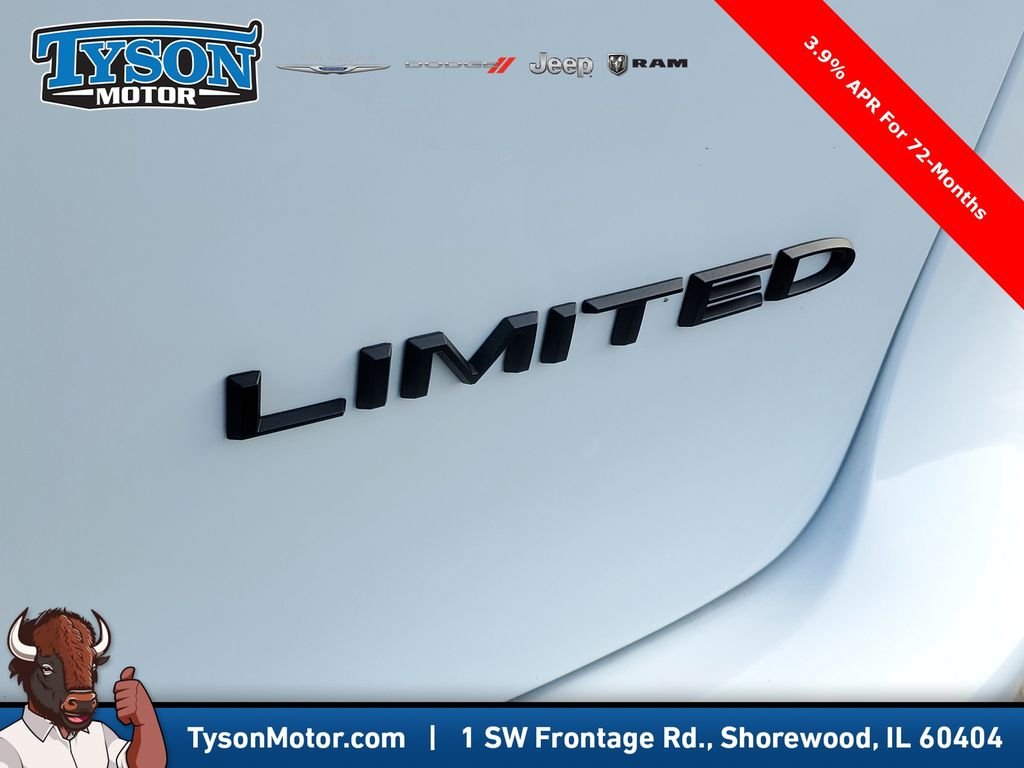 New 2026 Bright White Clear-Coat Exterior Paint Chrysler Limited image 6