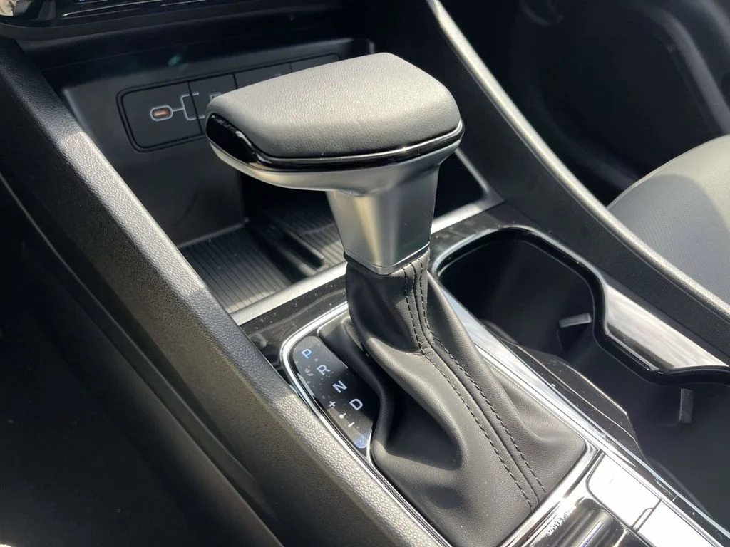 New 2026 White Hyundai SEL Premium image 22