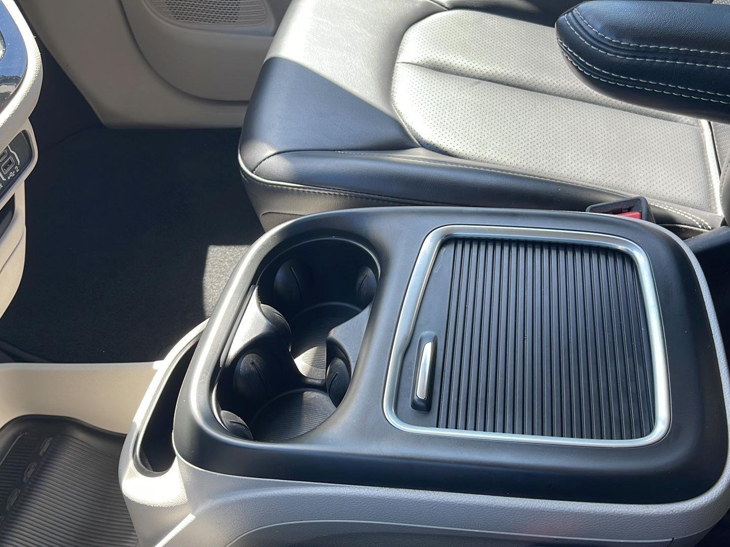 2023 Chrysler Pacifica Touring L - Photo 47