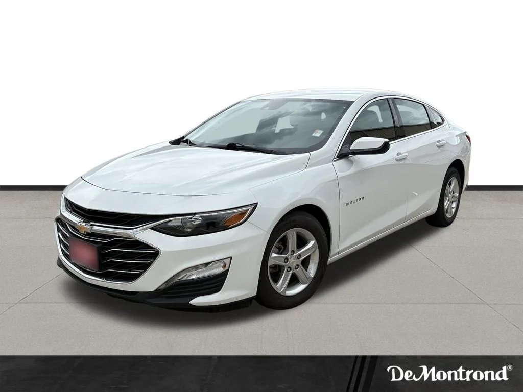 Used 2024 Summit White Chevrolet LT image 1