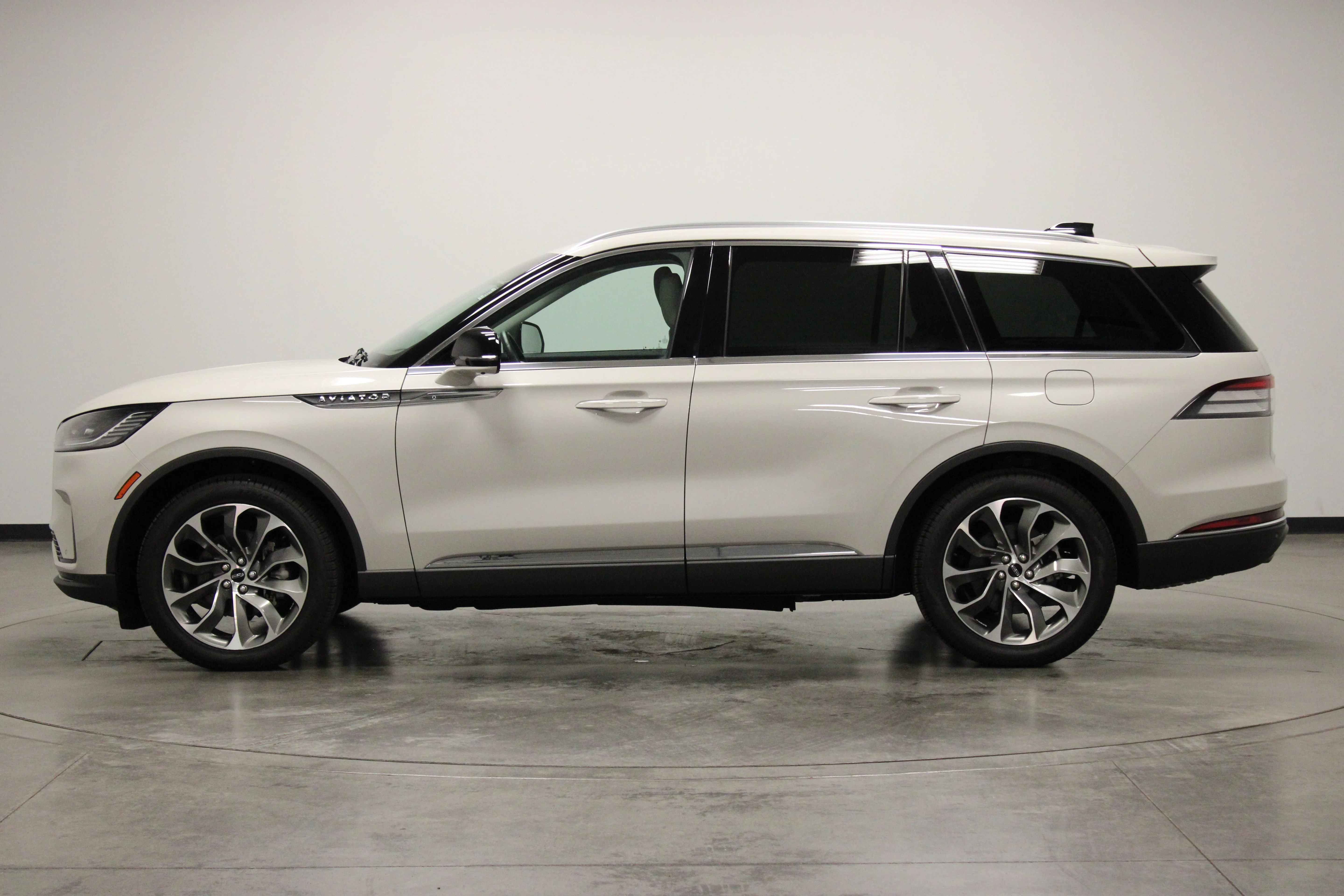 Used 2025 Ceramic Pearl Metallic Tri-Coat Lincoln Reserve image 5