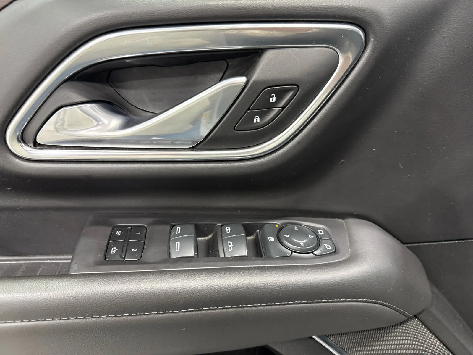 Used 2024 Summit White Chevrolet LT image 16