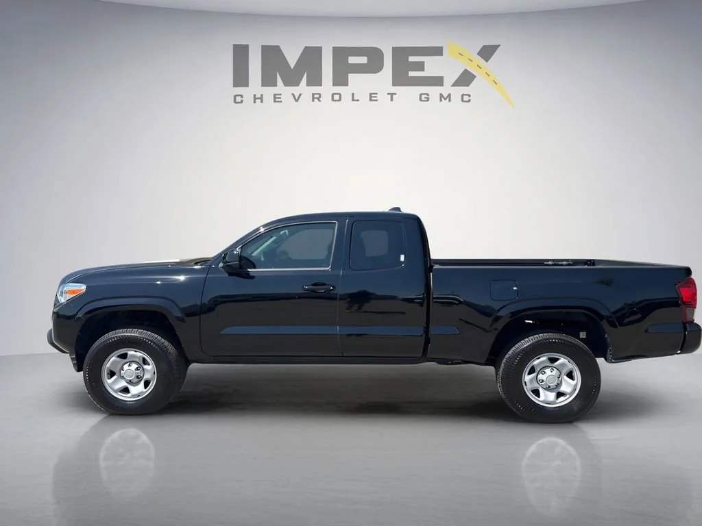 Used 2023  Toyota SR image 2