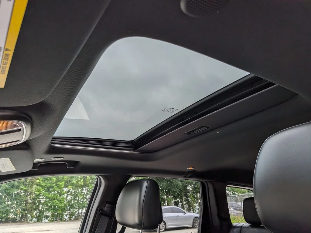 Used 2020 White Jeep Laredo image 22
