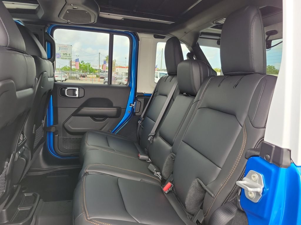New 2026 Hydro Blue Pearl-Coat Exterior Paint Jeep Sahara image 16
