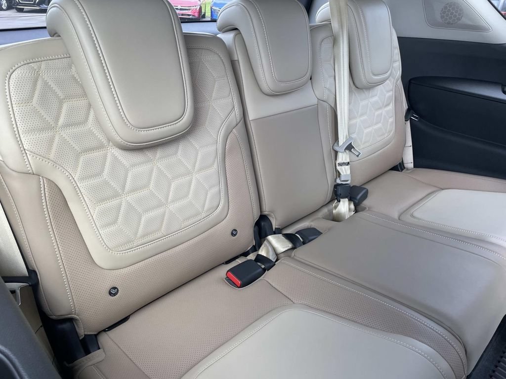 New 2026 Everest White TriCoat / Super Black Two-tone Nissan Platinum Reserve image 16