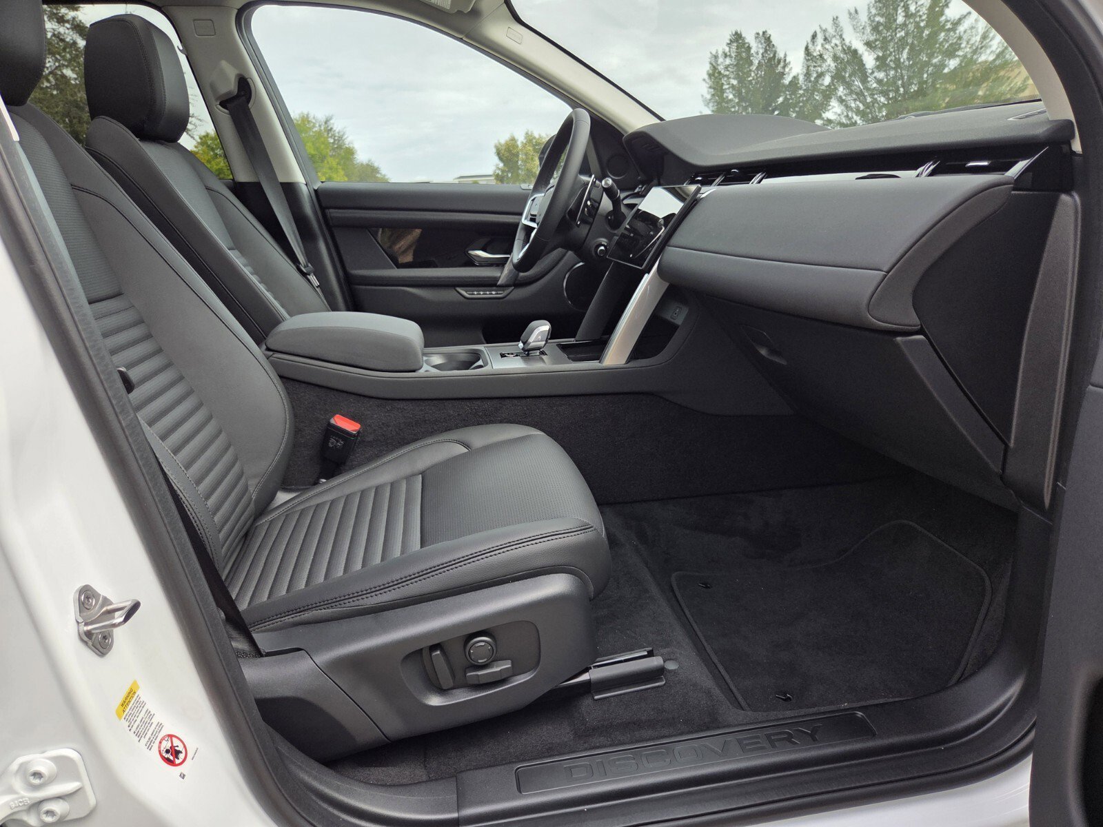 New 2025 Fuji White Land Rover P250 S image 3