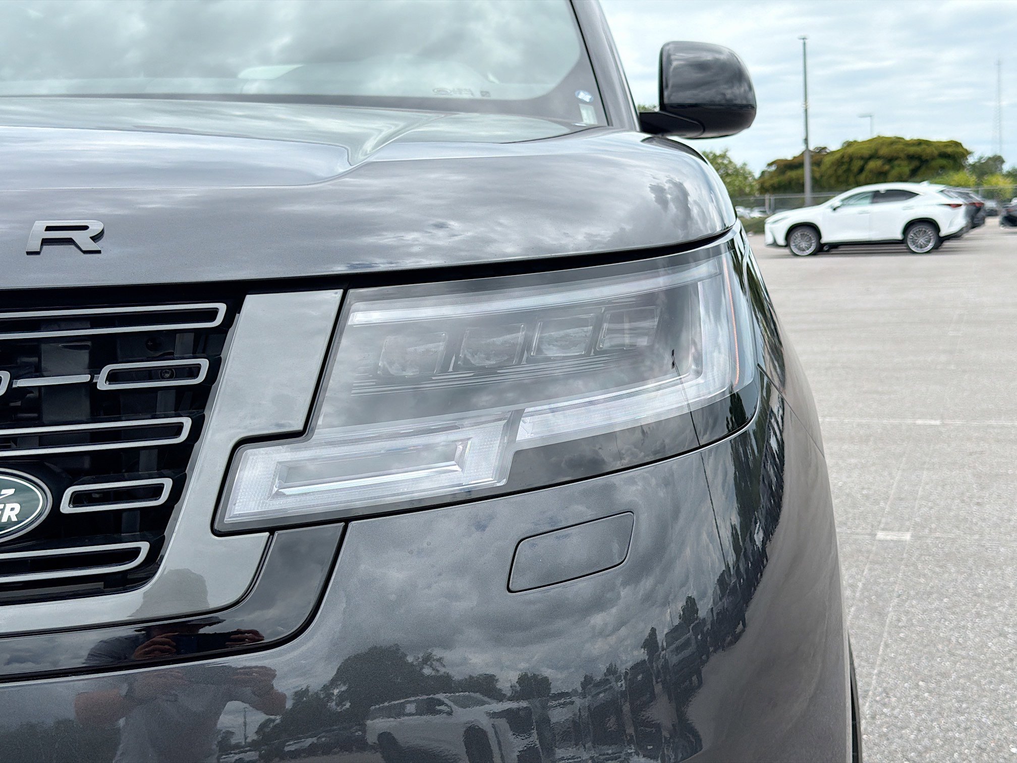 New 2026 Carpathian Grey Land Rover SE image 9
