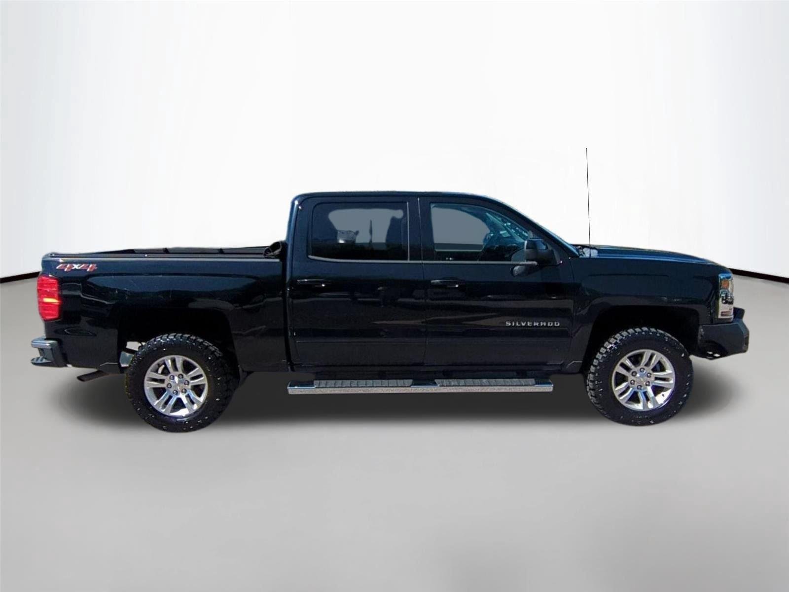Used 2018 Black Chevrolet LT image 6