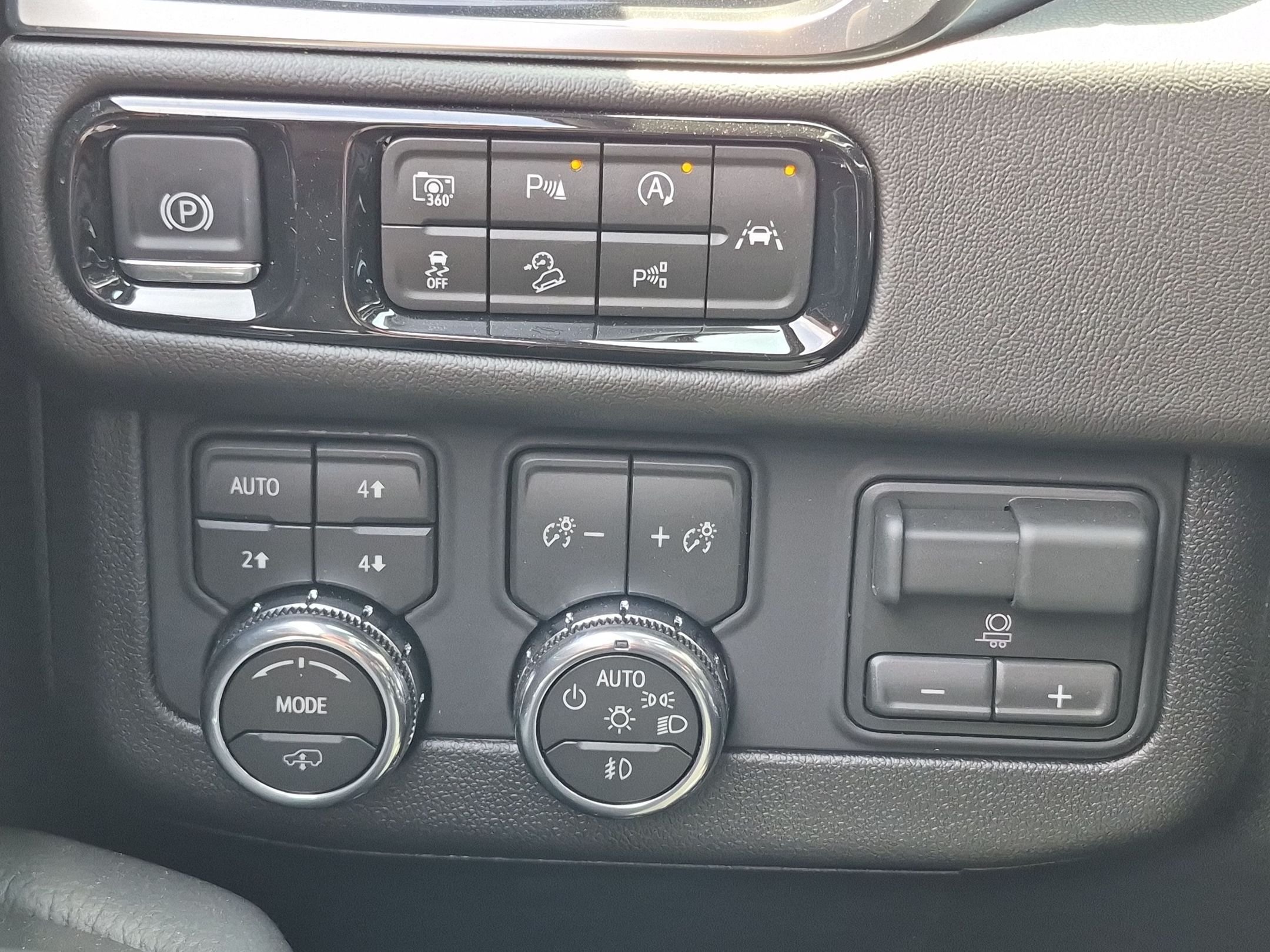 2026 GMC Yukon XL Denali - Photo 24