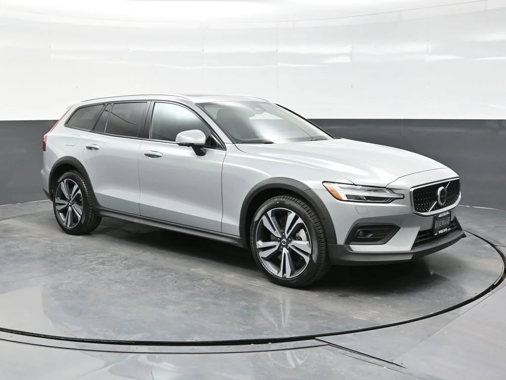 2025 Volvo V60 Cross Country B5 Plus AWD's photo