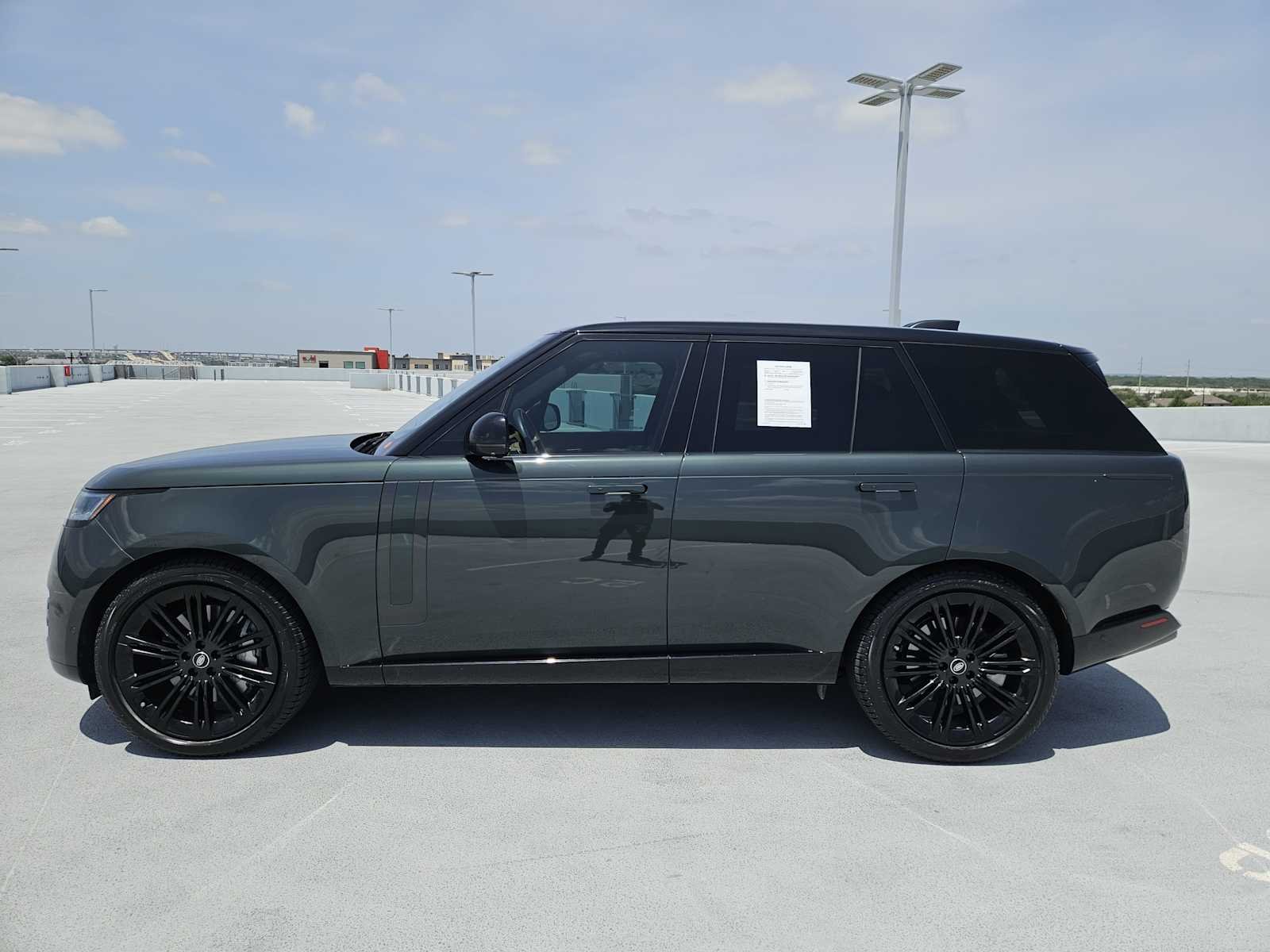Certified Used 2023 Belgravia Green Metallic Land Rover SE image 4