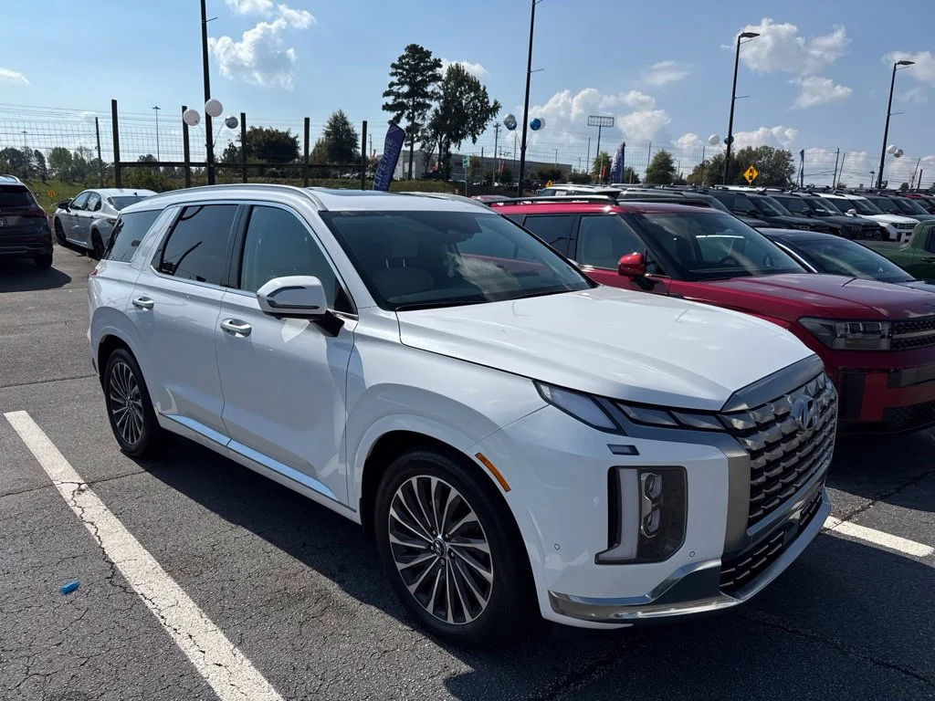 Used 2025 White Hyundai Calligraphy image 3