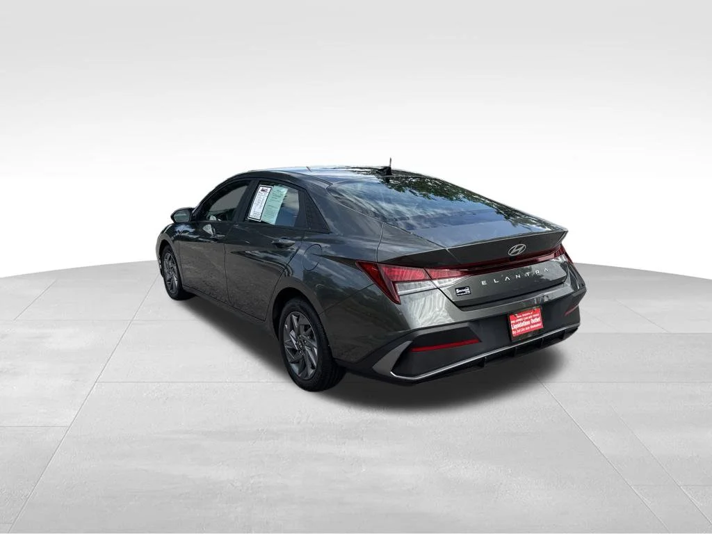 Used 2024 Gray Hyundai SEL image 3