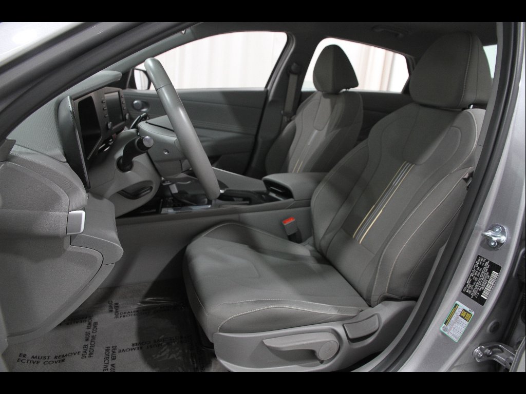 2025 Hyundai Elantra SEL - Photo 5