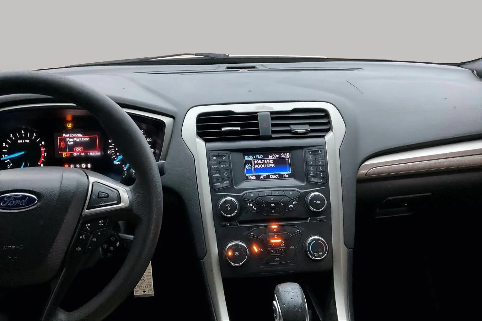 Used 2014 Oxford White Ford SE image 7