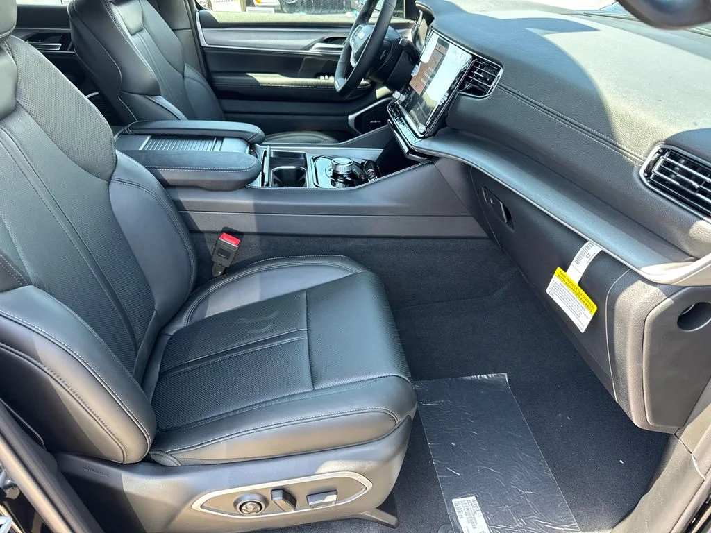 New 2026 Black Jeep  image 14