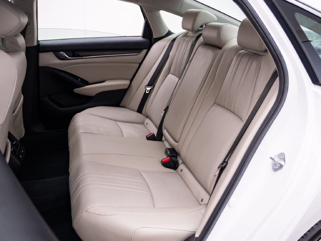 Certified Used 2022 Platinum White Pearl Honda Touring image 18