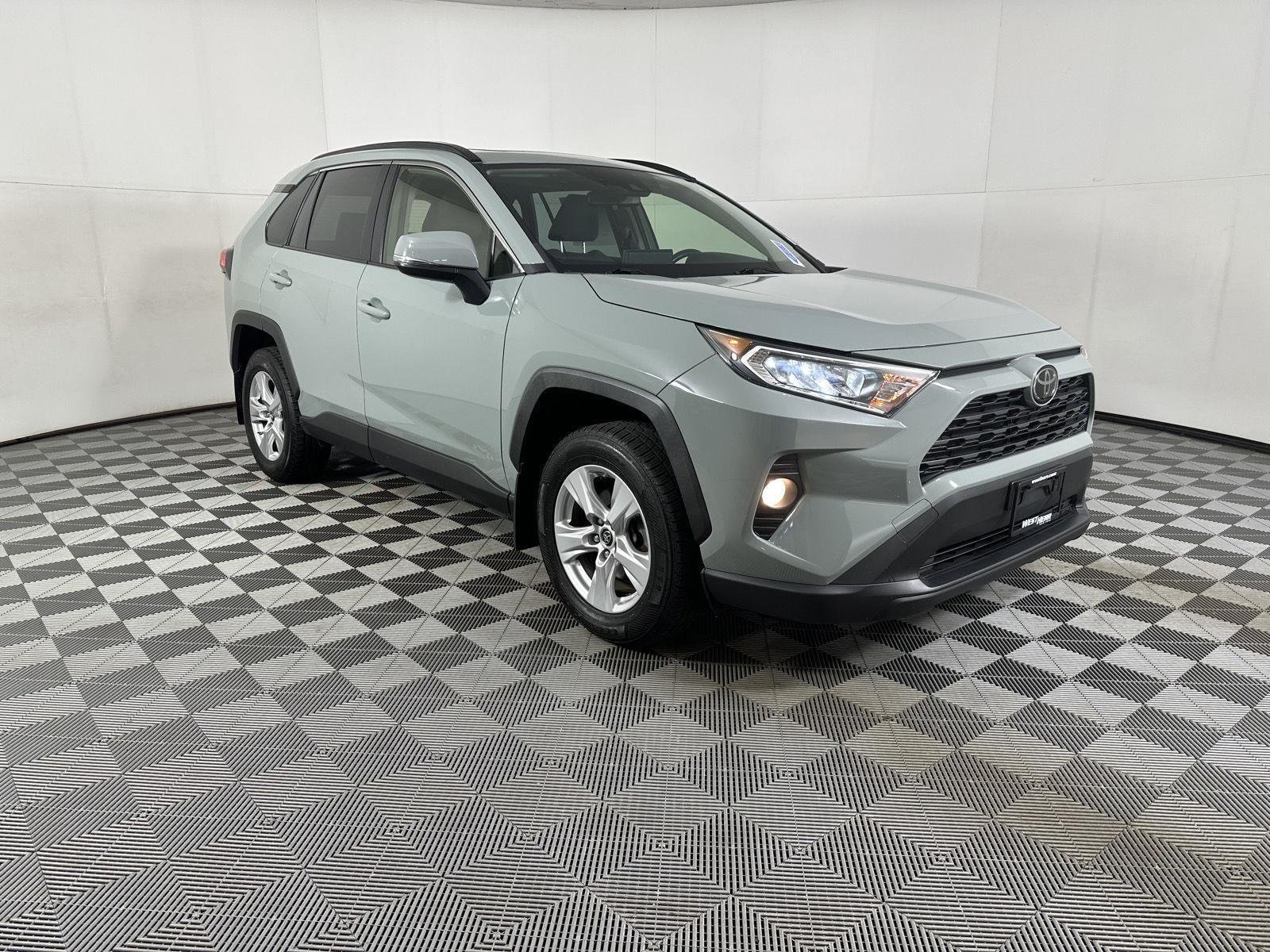 Used 2019 Lunar Rock Toyota XLE image 13