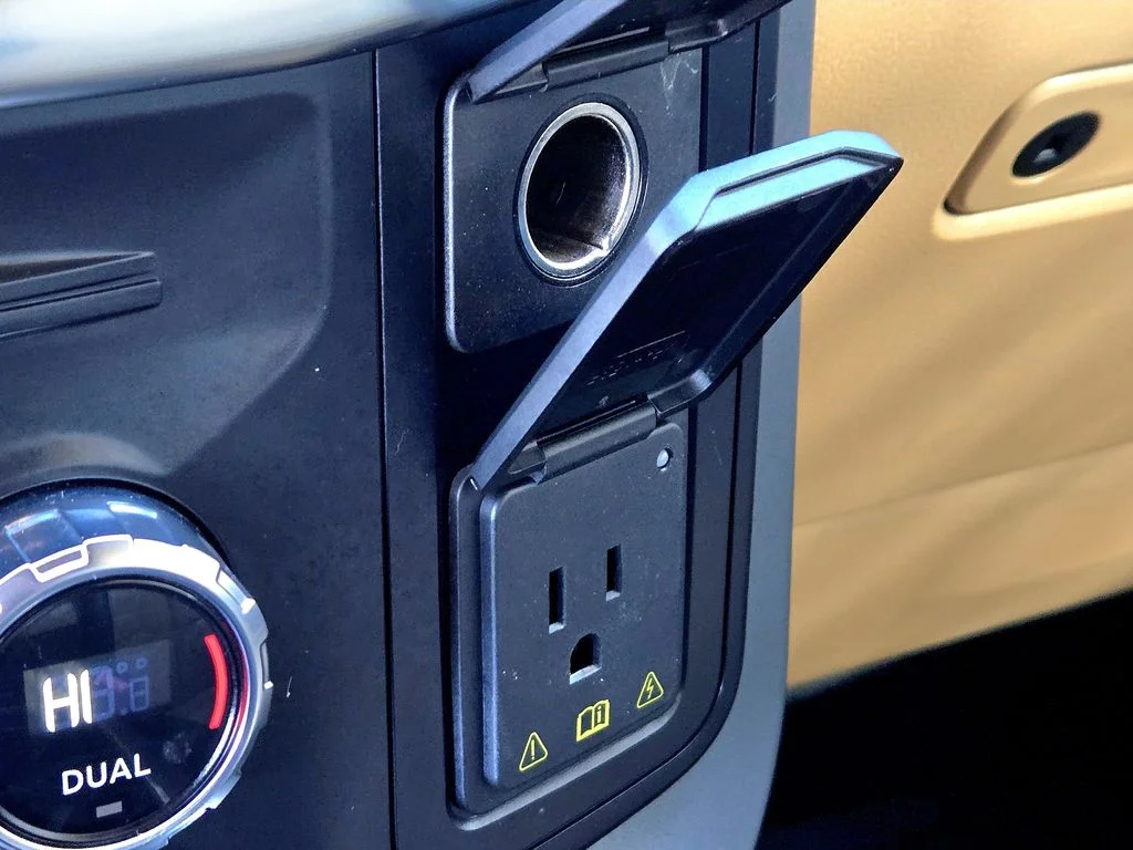 Used 2021  Ford Lariat image 22