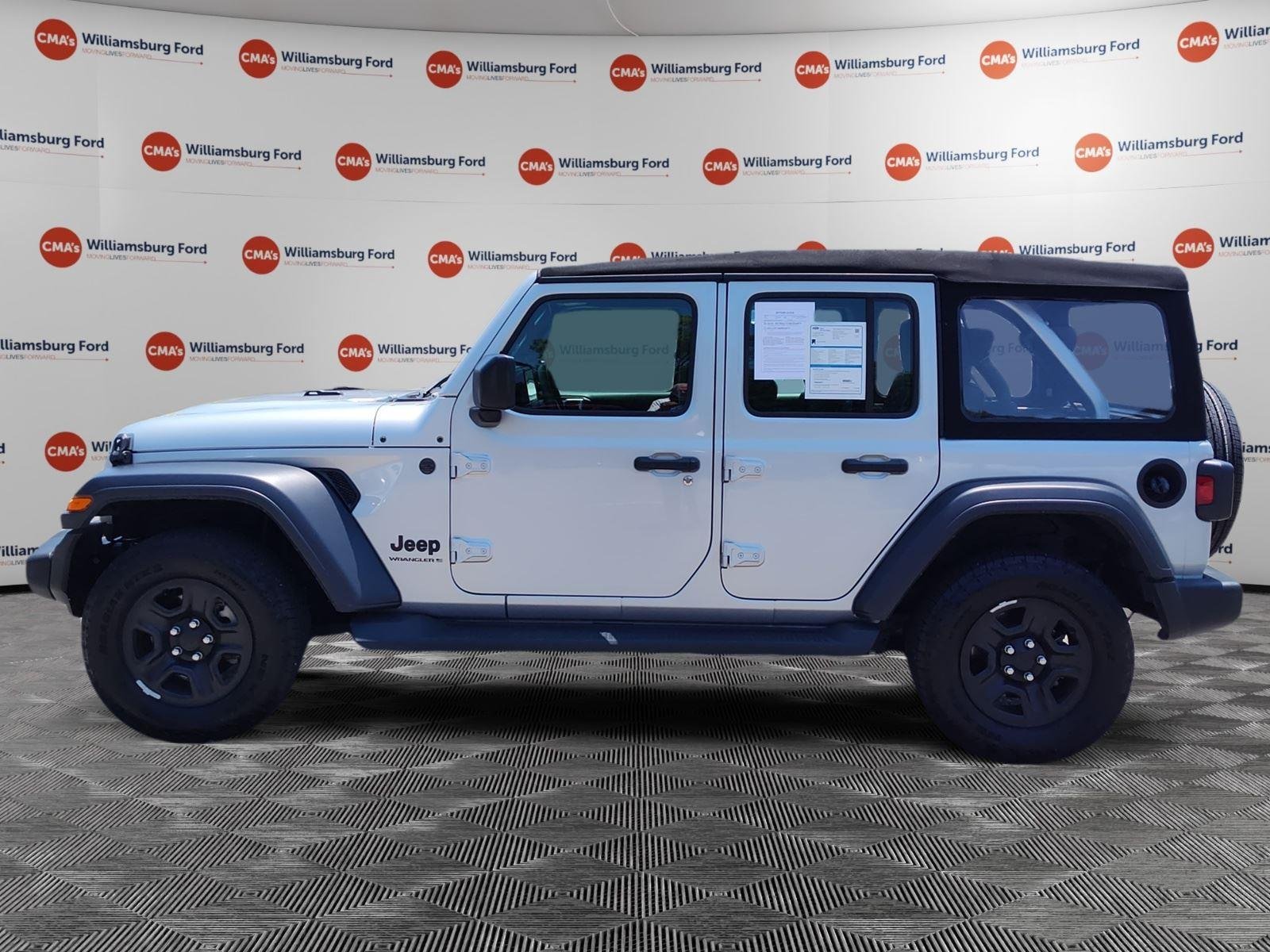 Used 2024 Silver Zynith Clearcoat Jeep Sport S image 2