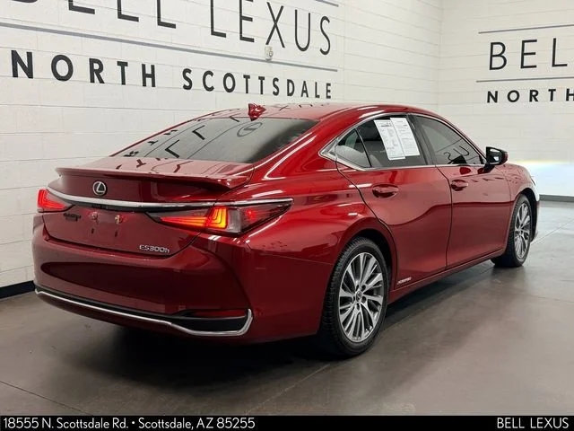 Used 2019 Red Lexus 300h image 4