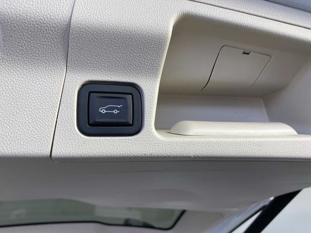 Used 2023 White GMC Denali image 10