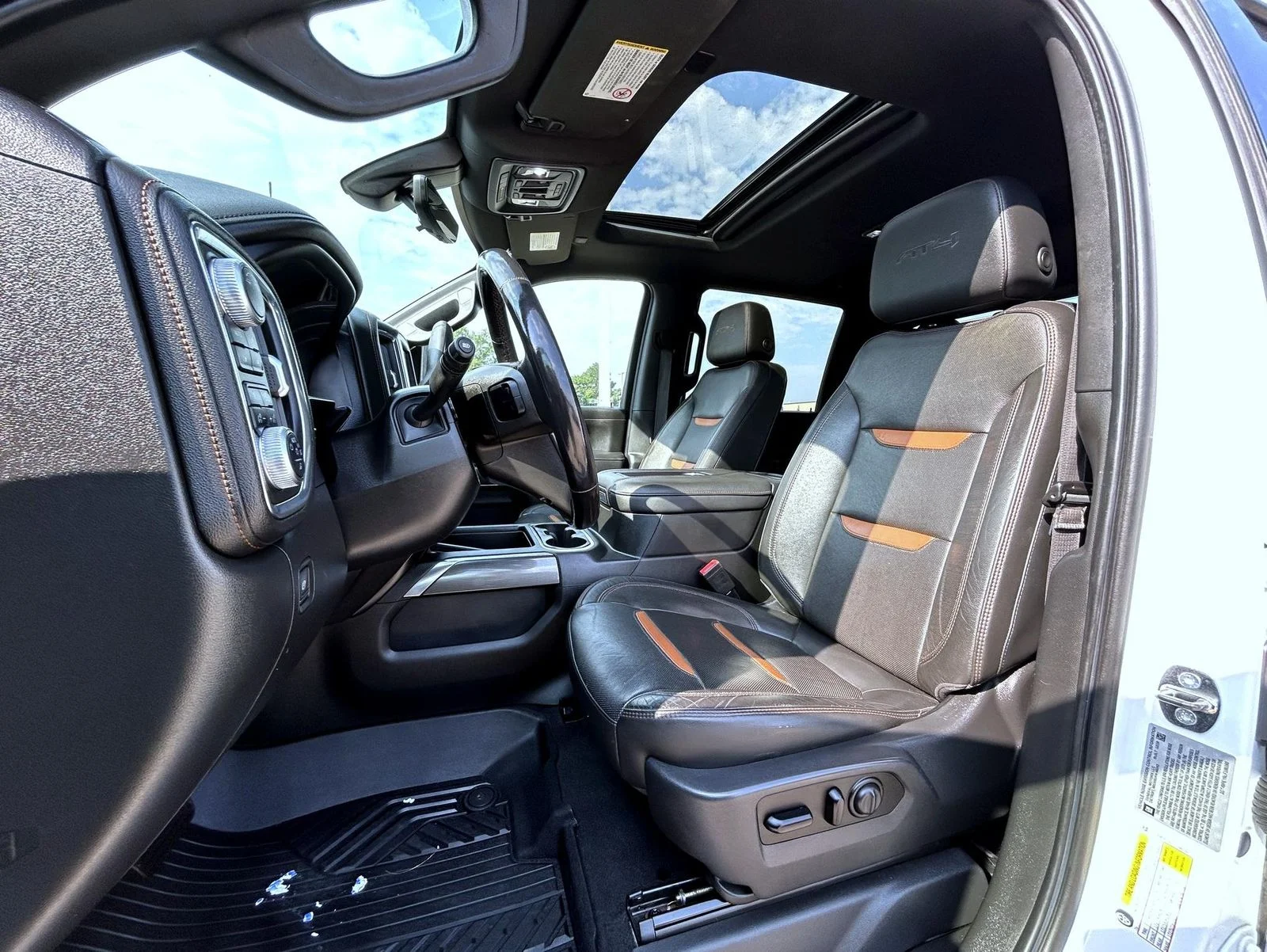 Used 2020 White GMC AT4 image 10