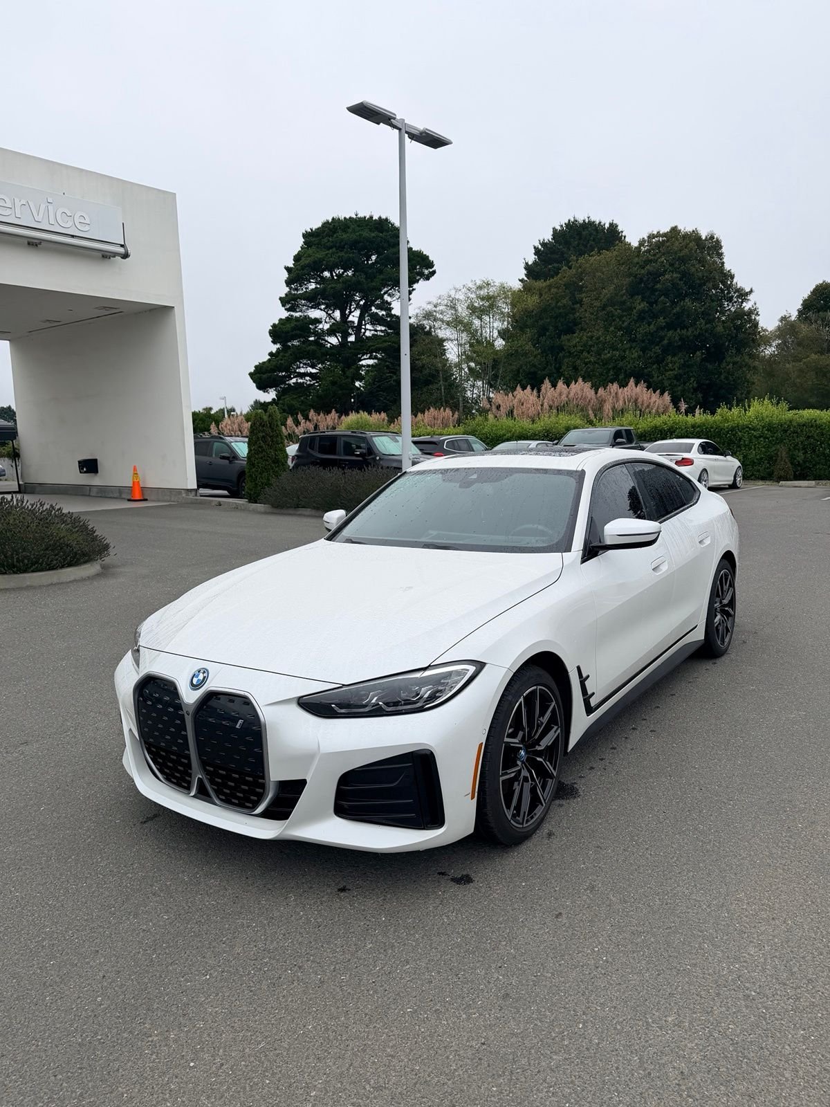 Used 2023 White BMW eDrive40 image 3