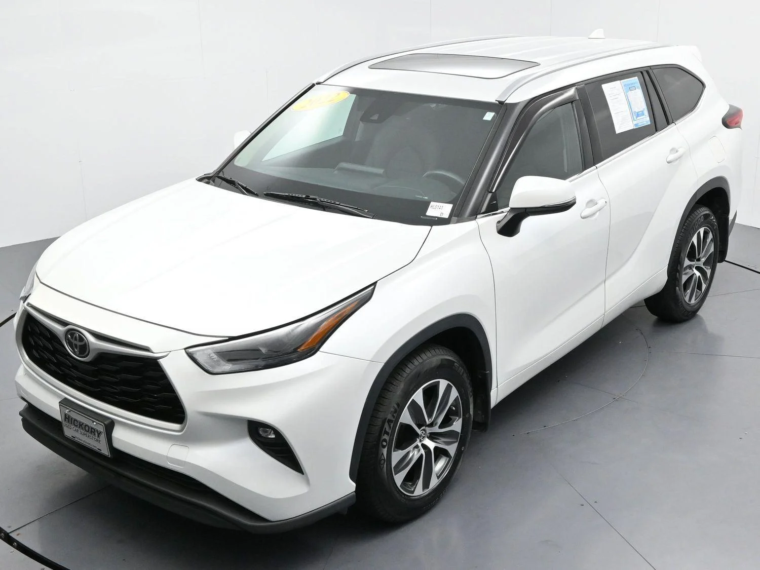 Used 2022 Wind Chill Pearl Toyota XLE image 47