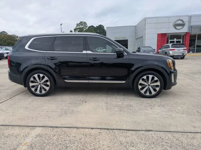 Used 2022 Black Kia EX image 3