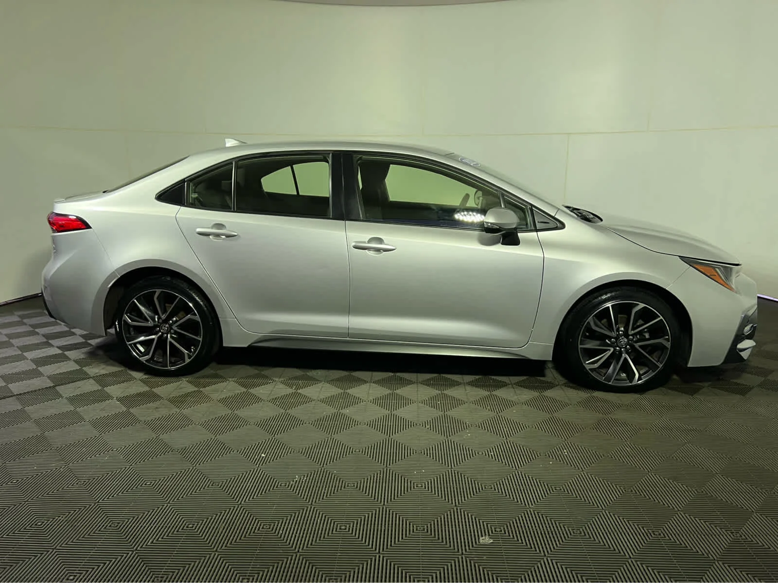 Used 2022 Classic Silver Metallic Toyota SE image 8