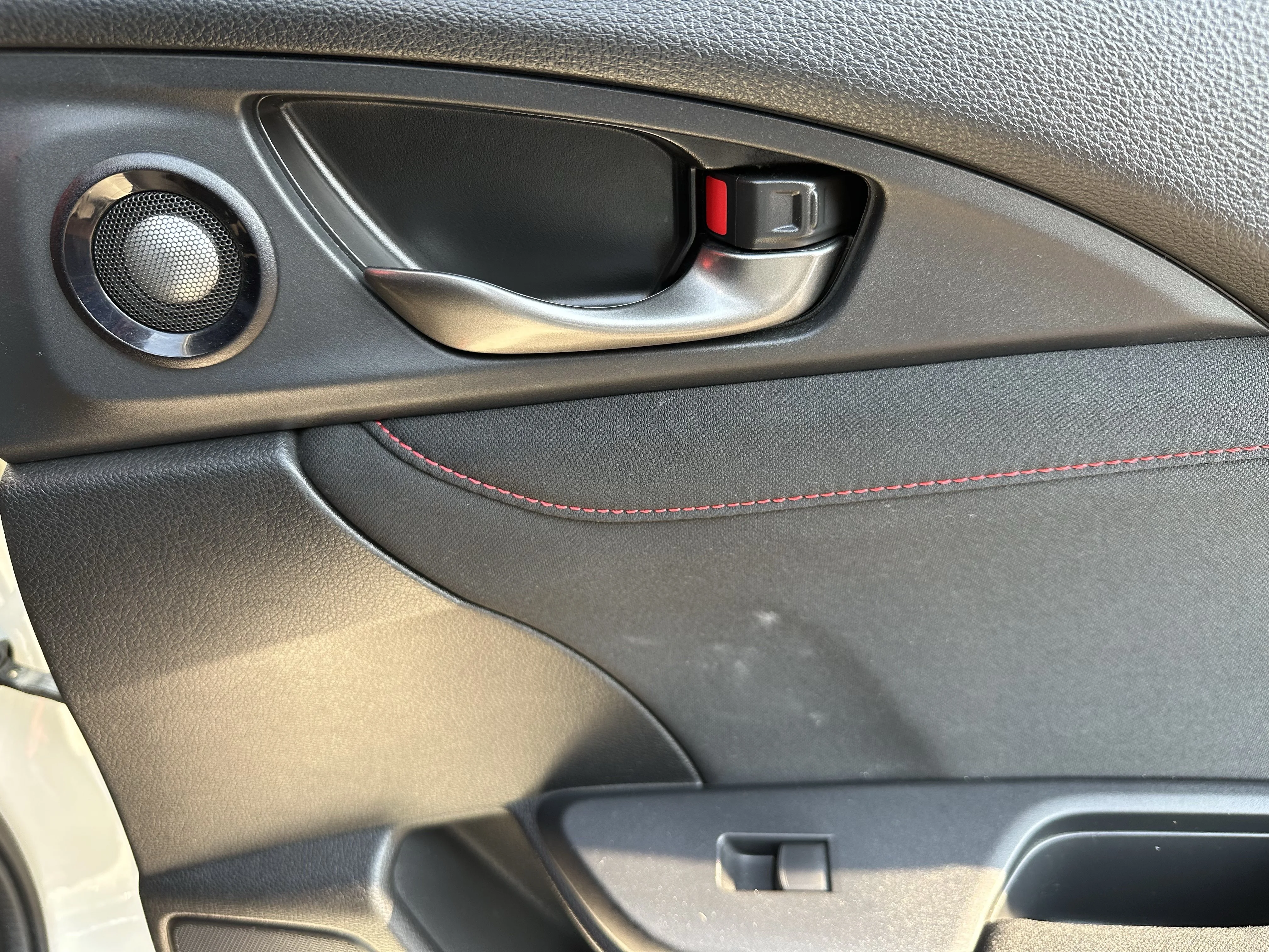 Used 2018 White Honda  image 19