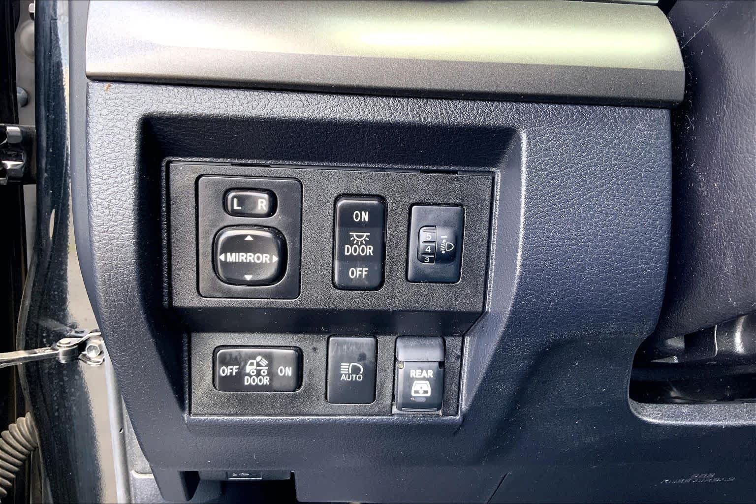 Used 2019 Midnight Black Metallic Toyota SR5 image 33