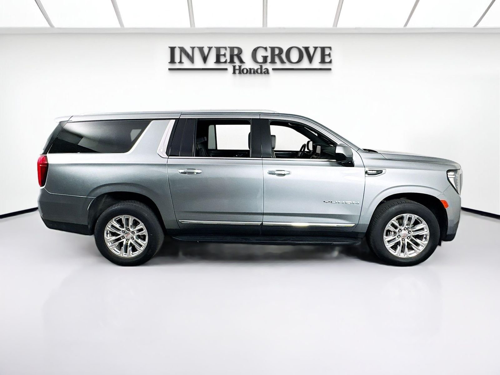 Used 2023 Sterling Metallic GMC SLT image 4