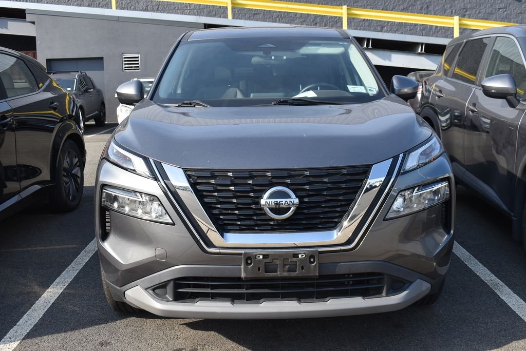 Used 2021 Gray Nissan SV image 2