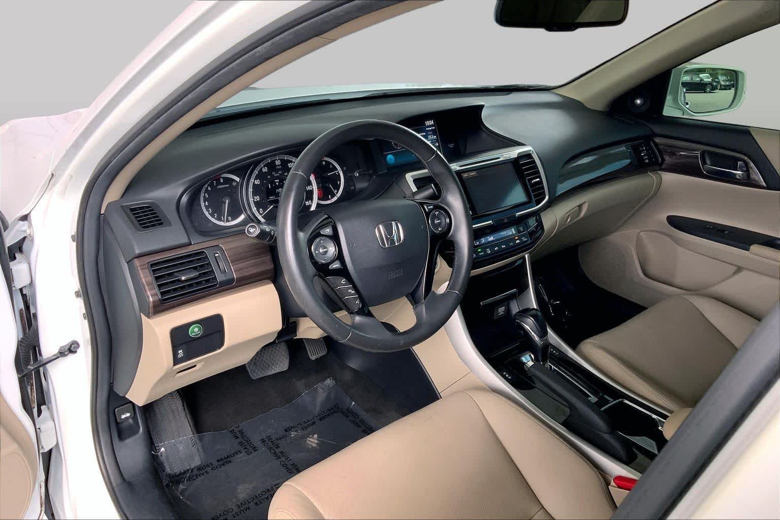 Used 2016 WHITE Honda EX-L image 18