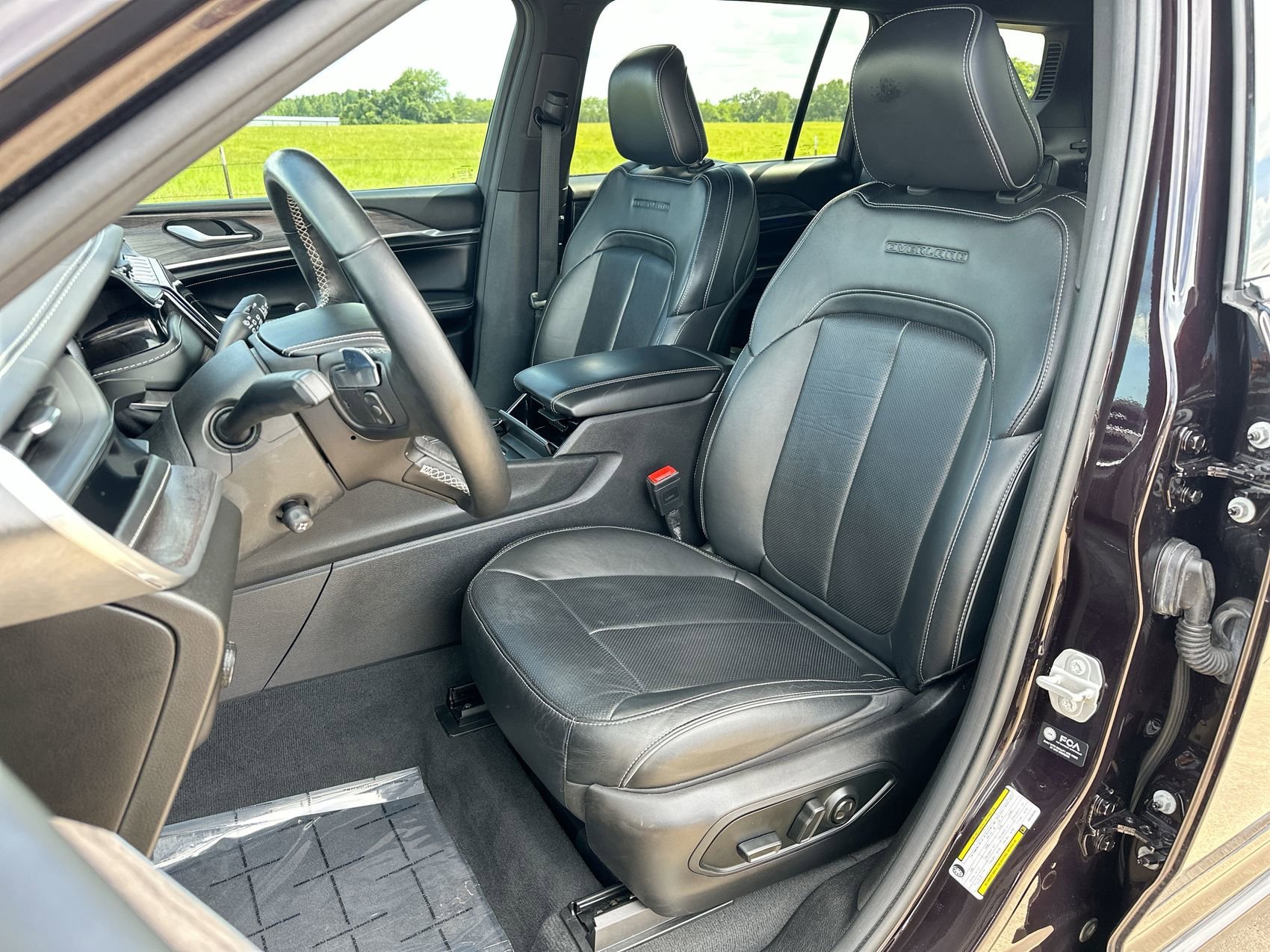 Used 2022 Ember Pearlcoat Jeep Overland image 11