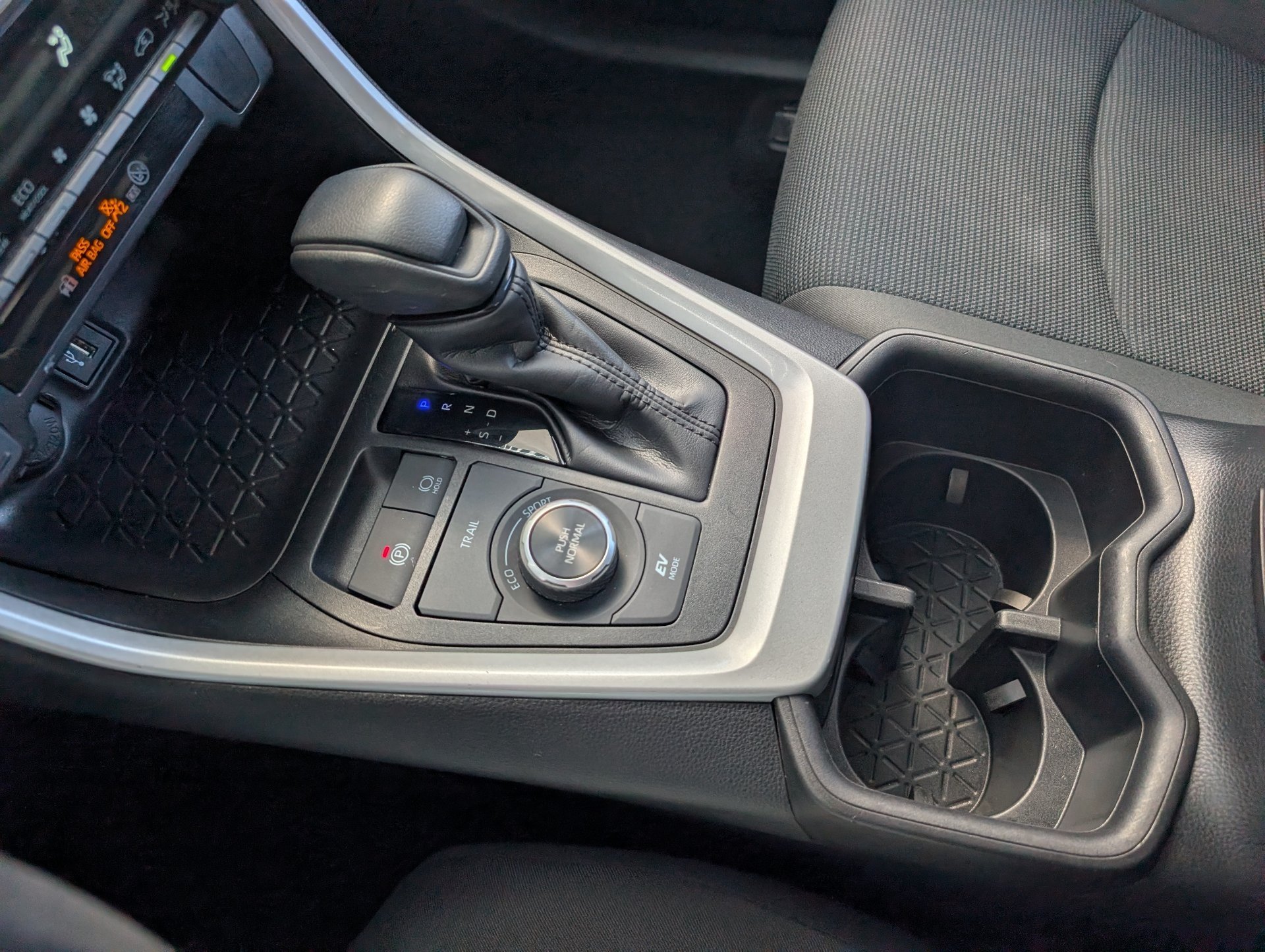 2025 Toyota RAV4 LE - Photo 16